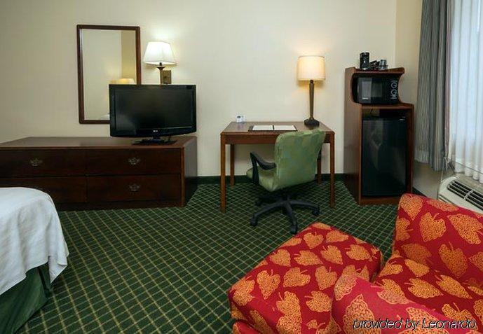 Fairfield Hotel 3*